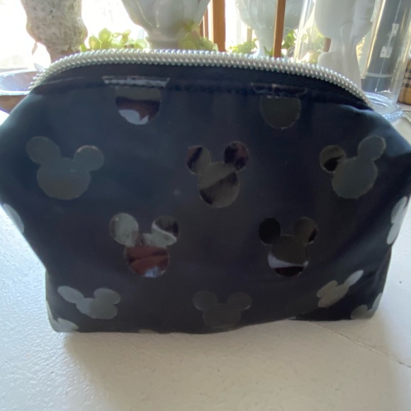 Disney Accessories - Mickey Mouse Disney zip bag